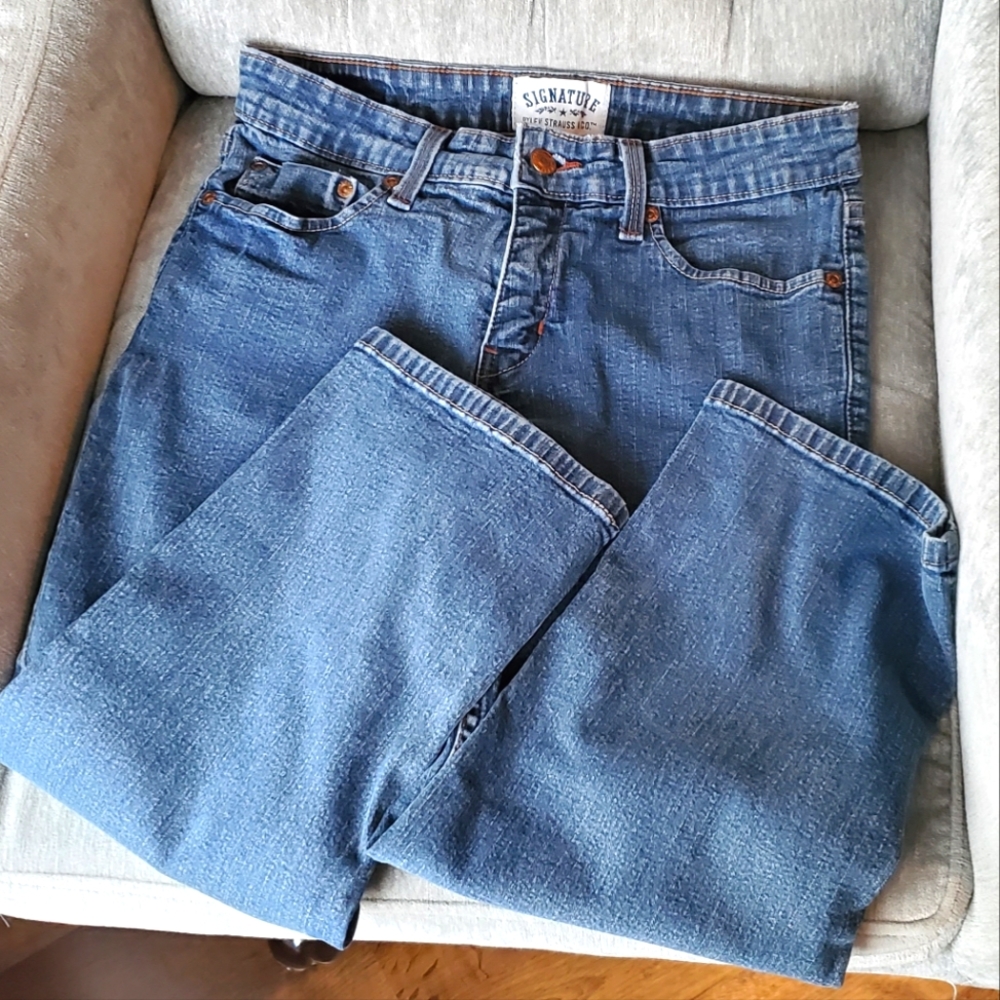 LEVI Signature Jean Capri pants size 10 early 2000's.